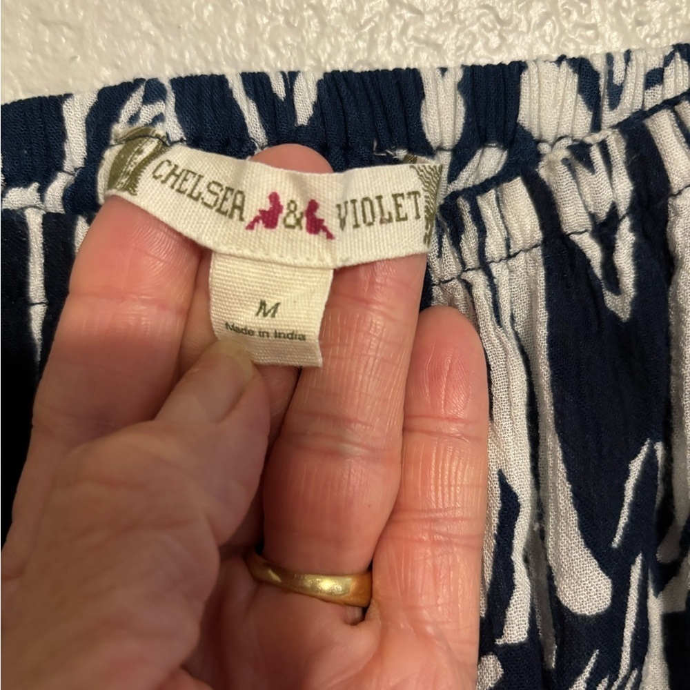 Chelsea & Violet blue & white floral strapless ruffle top size M - Picture 4 of 5